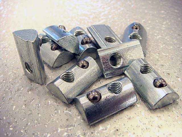 CNC-Step - T-uramutterit 8 mm - M6 - 10 kpl ruuveineen - itselukittuvat