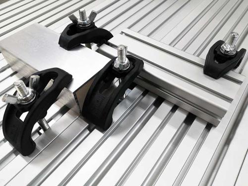 CNC-Step - Kiinnityspala muovia - portaaton korkeussäätö 0-52 mm - M8x85 - ei jätä jälkiä