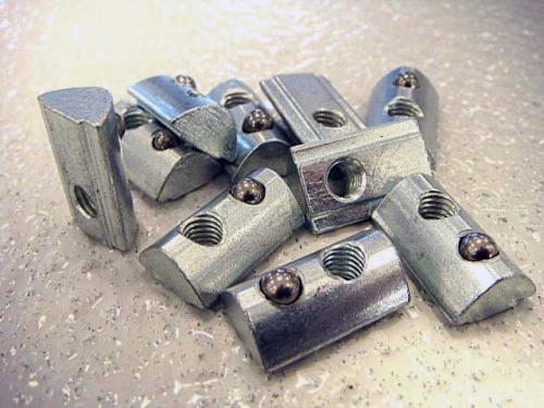CNC-Step - T-uramutterit 8 mm - M6 - 10 kpl ruuveineen - itselukittuvat