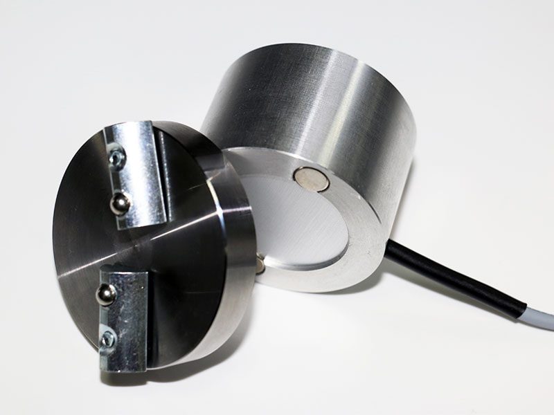 Optio koneen yhteydessä: CNC-Step - Työkalun pituustunnistin pieni - terä enint. Ø17 mm - IP65 - magneettijalka - Neutrik